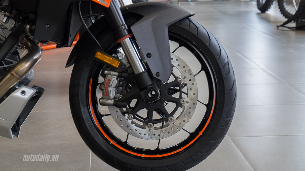 Xem thêm ảnh KTM 1290 Super Duke GT 2016, giá 690 triệu đồng tại Việt Nam KTM 1290 Super Duke GT 2016 (3).jpg