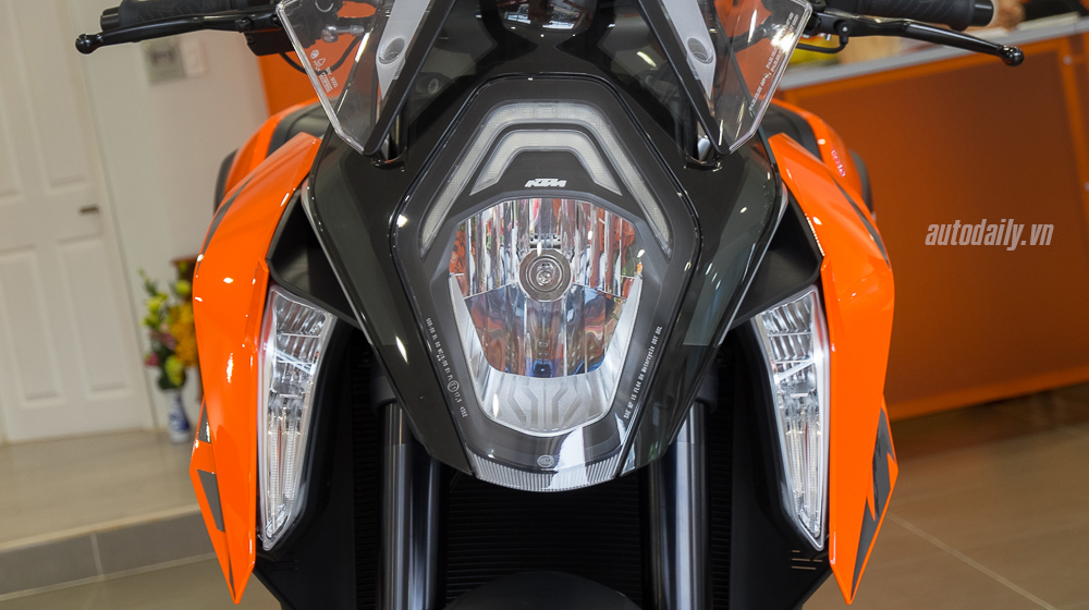 Xem thêm ảnh KTM 1290 Super Duke GT 2016, giá 690 triệu đồng tại Việt Nam KTM 1290 Super Duke GT 2016 (4).jpg