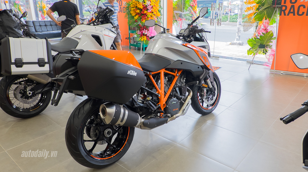Xem thêm ảnh KTM 1290 Super Duke GT 2016, giá 690 triệu đồng tại Việt Nam KTM 1290 Super Duke GT 2016 (9).jpg