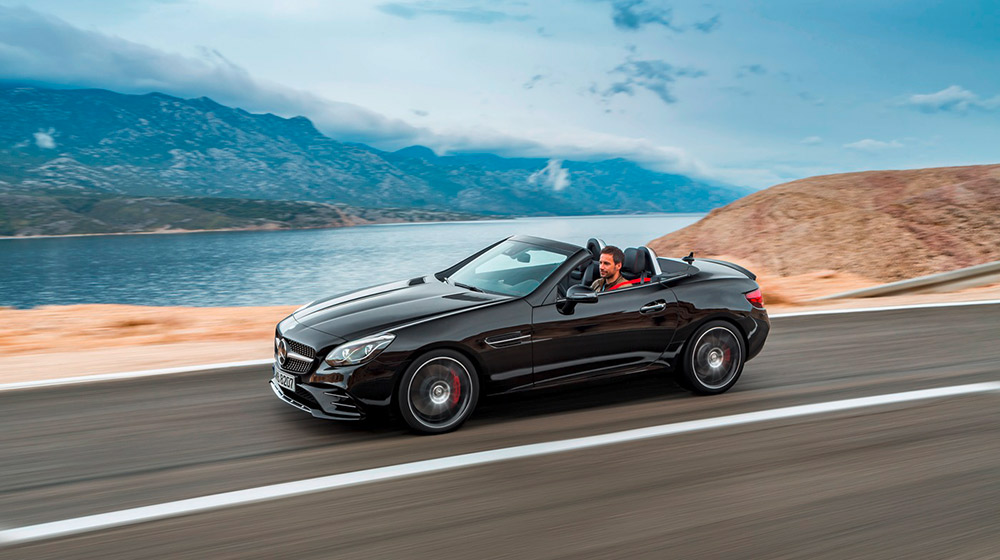 Ngoai-hinh-dam-chat-the-thao-cua-Mercedes-AMG-SLC-43.jpg
