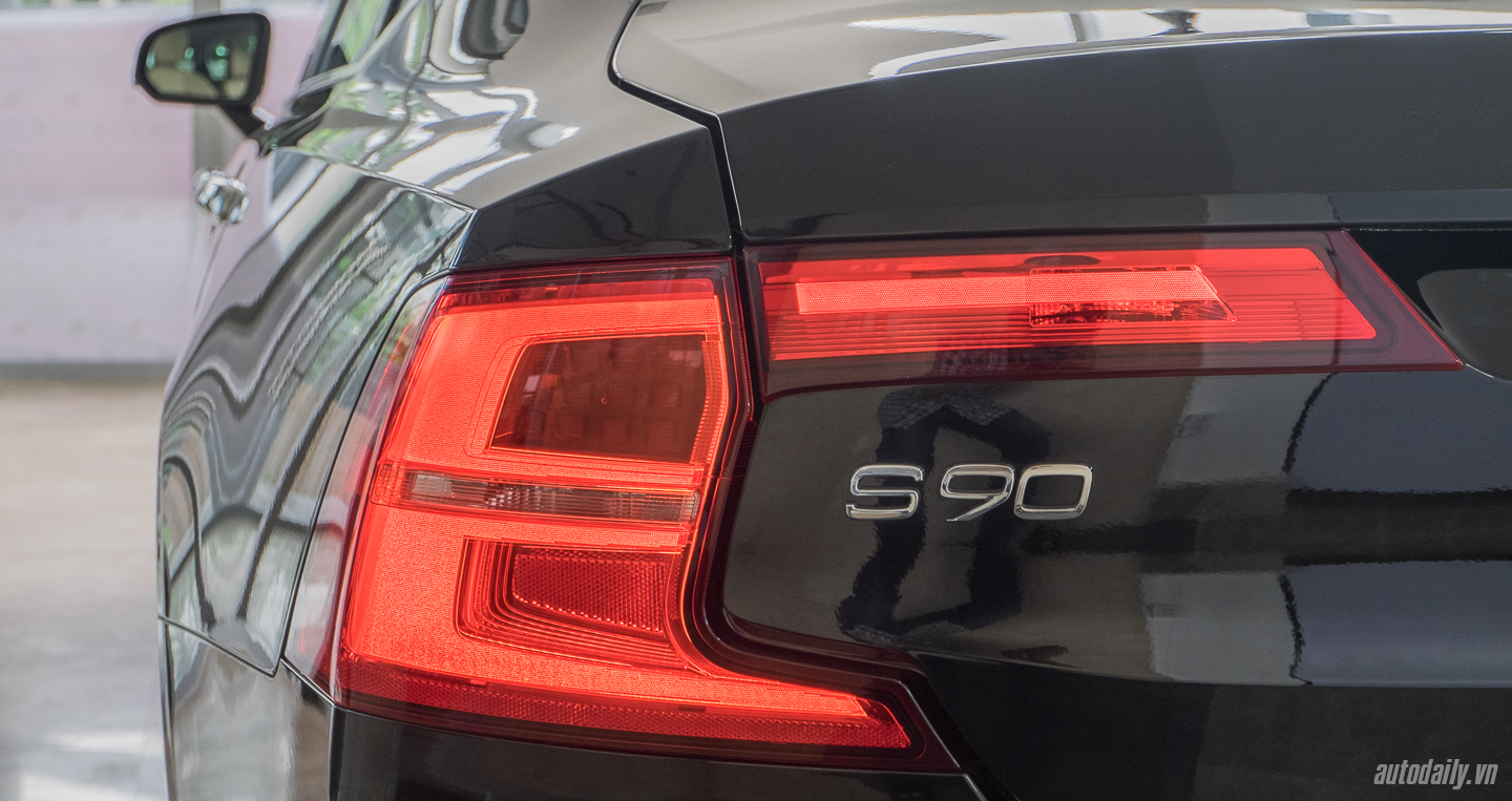 Volvo_S90%20(6).jpg