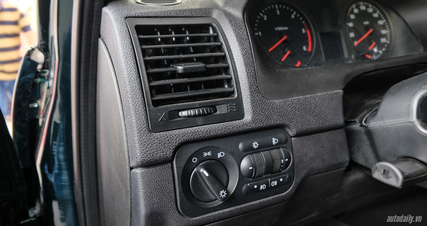 Xem thêm ảnh mẫu SUV 5 chỗ UAZ Patriot UAZ_Patriot (10).jpg