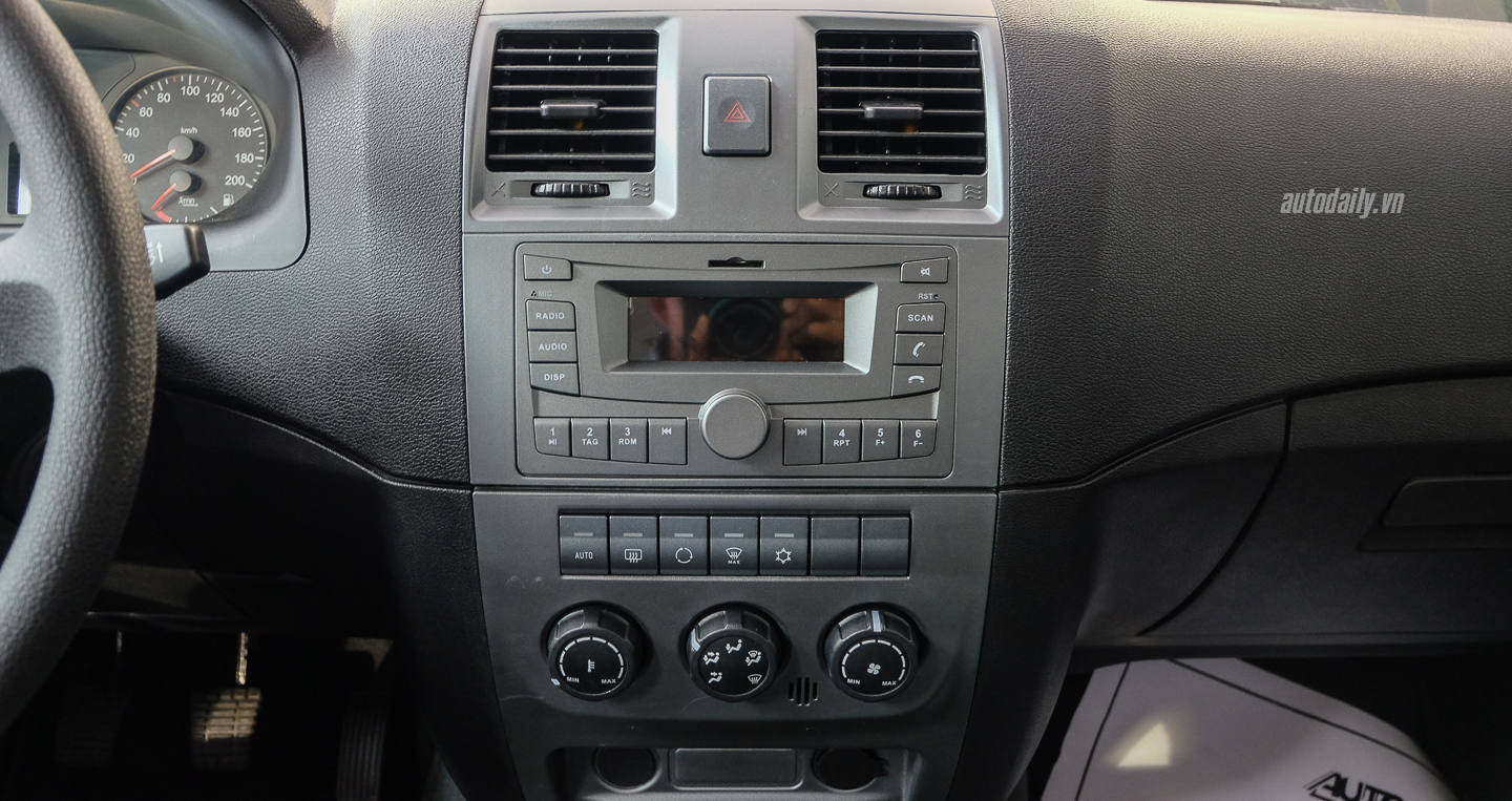 Xem thêm ảnh mẫu SUV 5 chỗ UAZ Patriot UAZ_Patriot (13).jpg