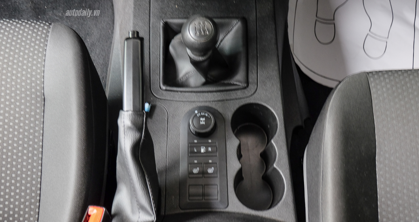 Xem thêm ảnh mẫu SUV 5 chỗ UAZ Patriot UAZ_Patriot (14).jpg