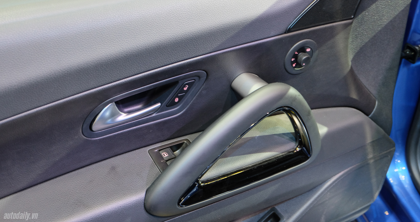 Xem thêm ảnh Volkswagen Scirocco R 2016 Volkswagen_Scirocco_R_2016 (16).jpg