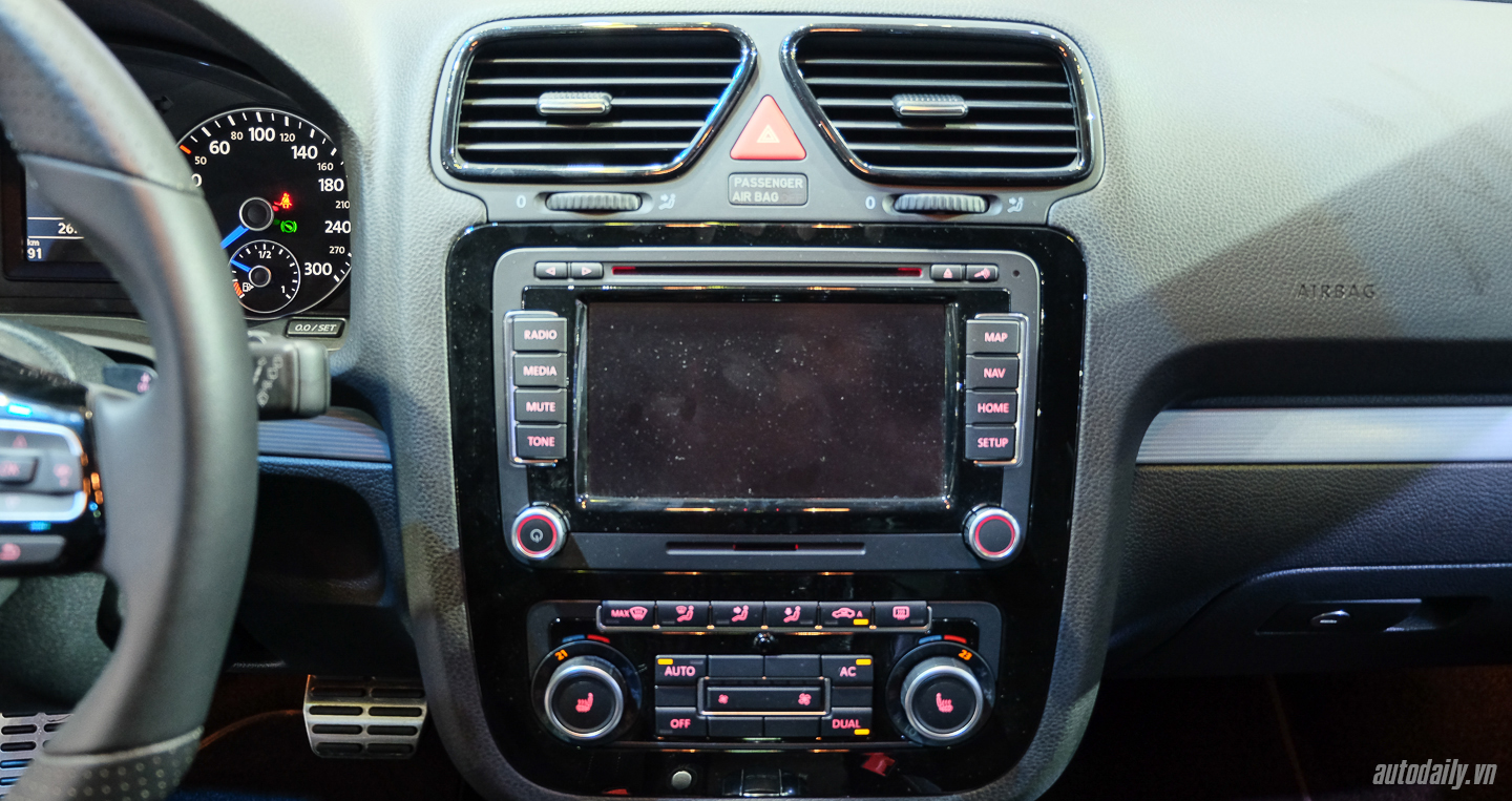 Xem thêm ảnh Volkswagen Scirocco R 2016 Volkswagen_Scirocco_R_2016 (22).jpg