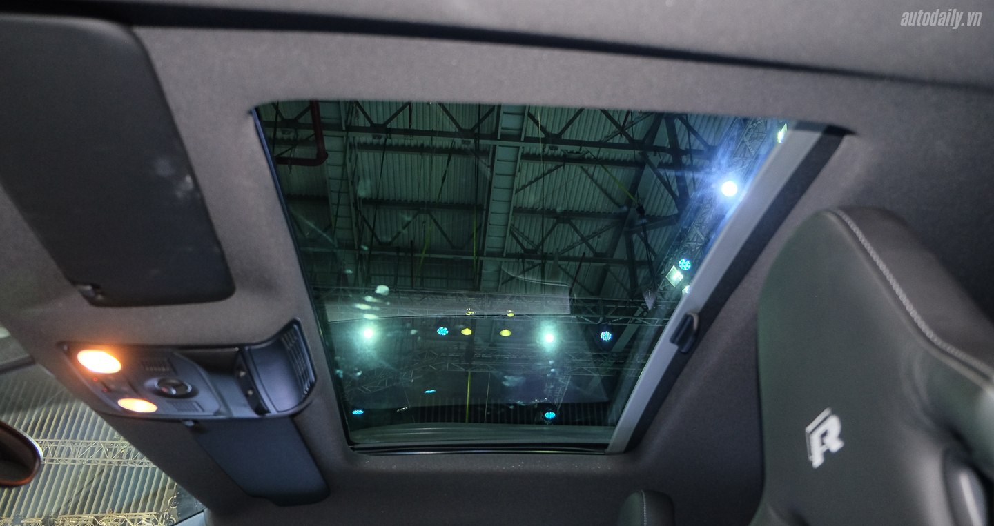 Xem thêm ảnh Volkswagen Scirocco R 2016 Volkswagen_Scirocco_R_2016 (28).jpg