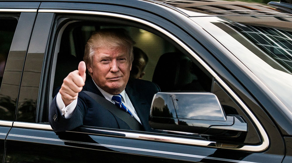 Clip Donald Trump “vung tiền” mua xe là dàn dựng