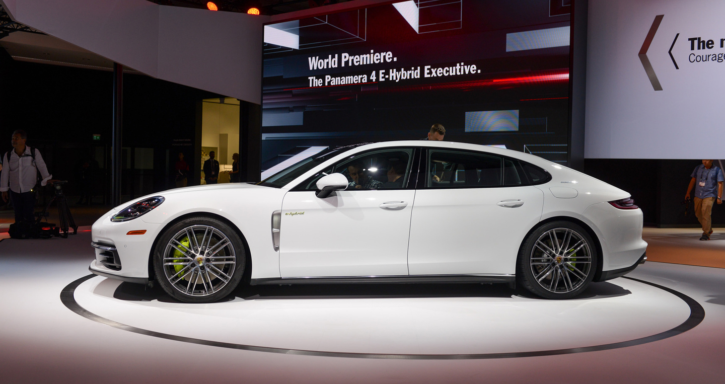 2017-porsche-panamera-4-e-hybrid-executive-la-2016-2.jpg