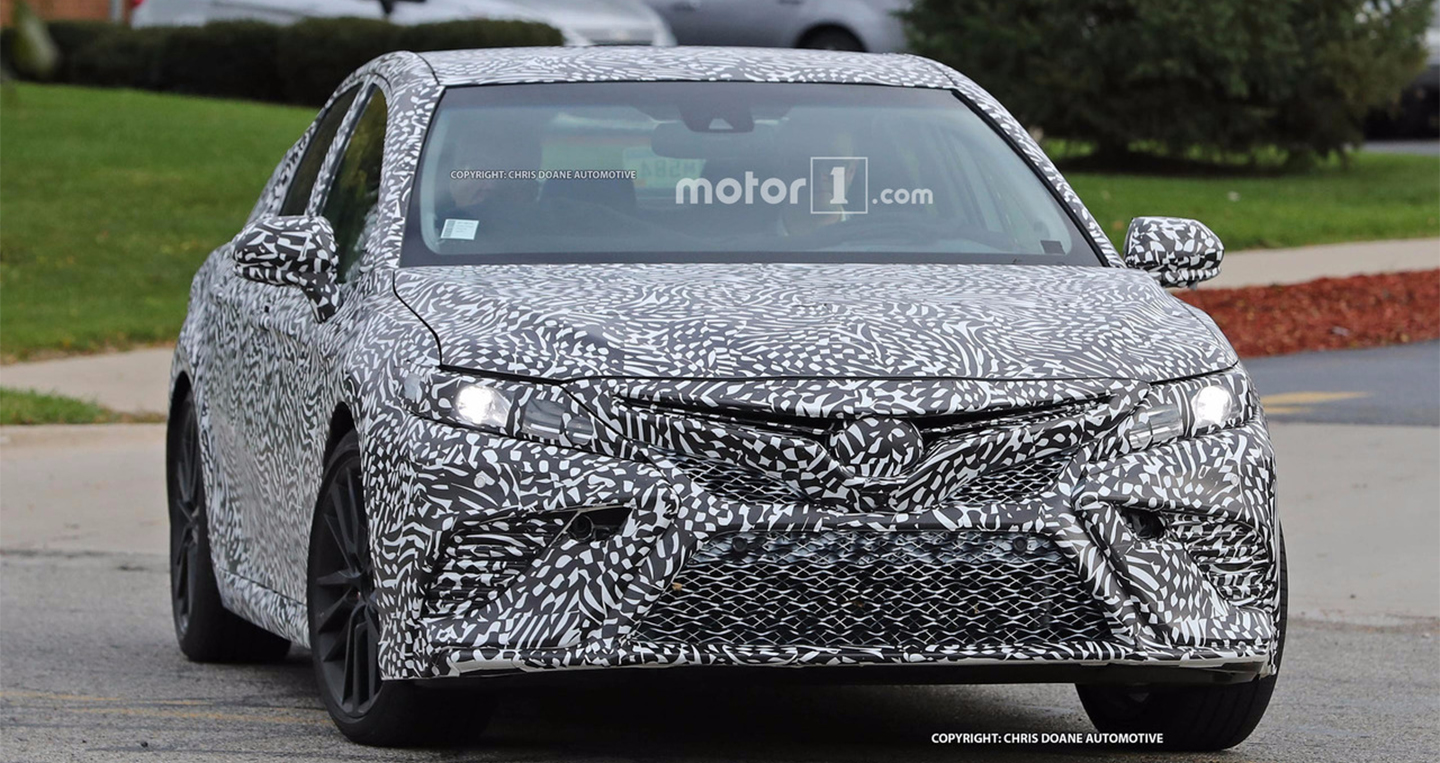 2018-toyota-camry-spy-photos-2.jpg