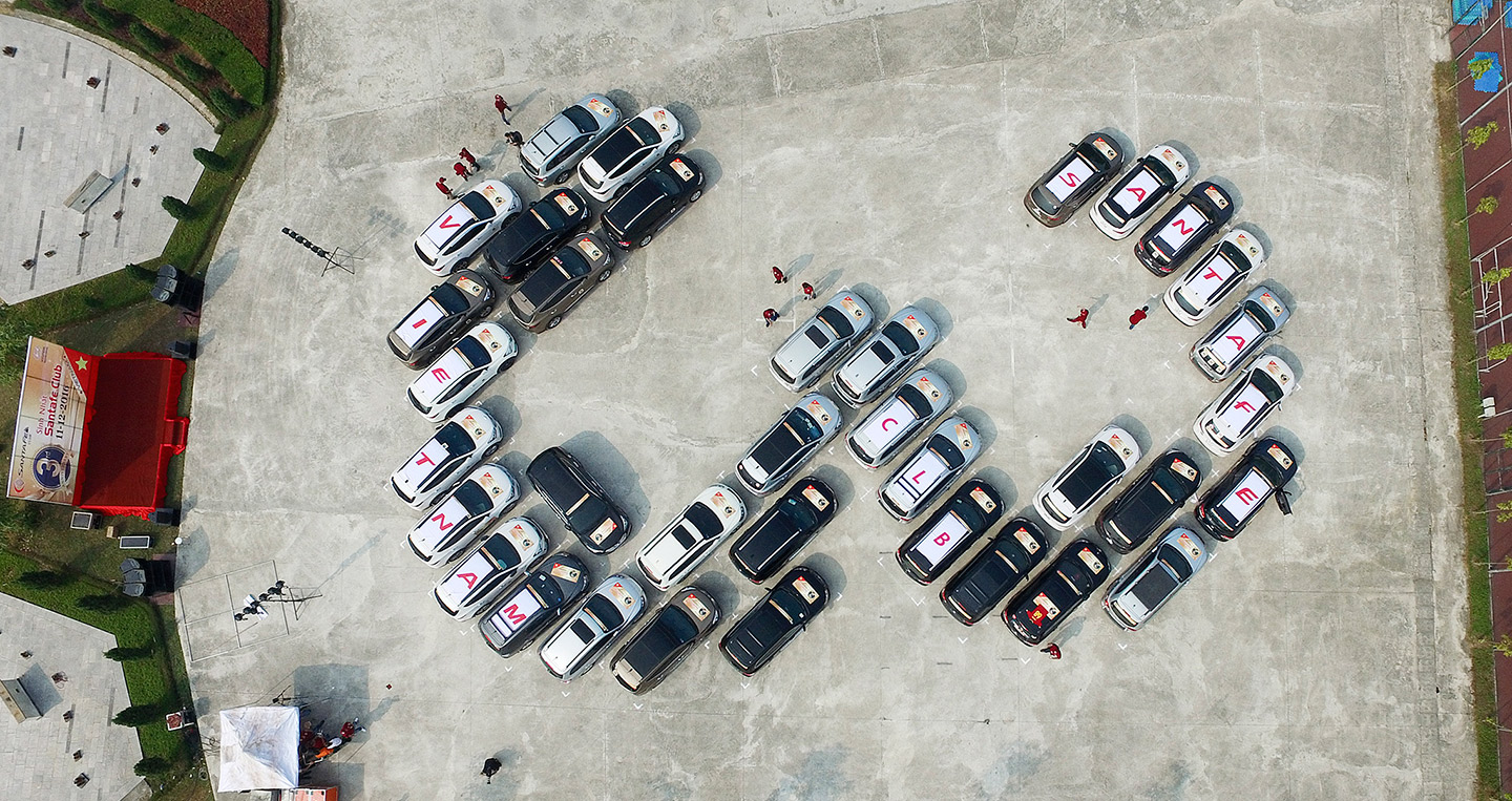Hơn 50 xe Hyundai SantaFe "offline" hoành tráng tại Hà Nội