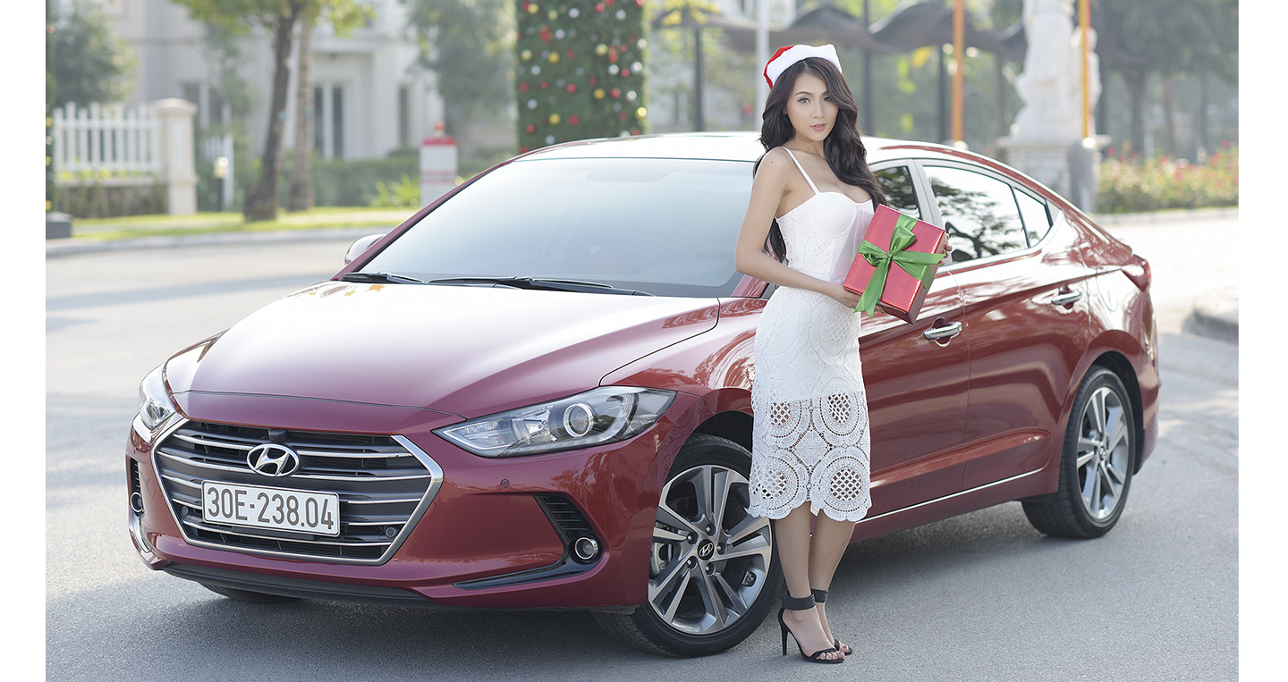 Hyundai Elantra "hâm nóng" mùa Noel bằng bộ ảnh ấn tượng