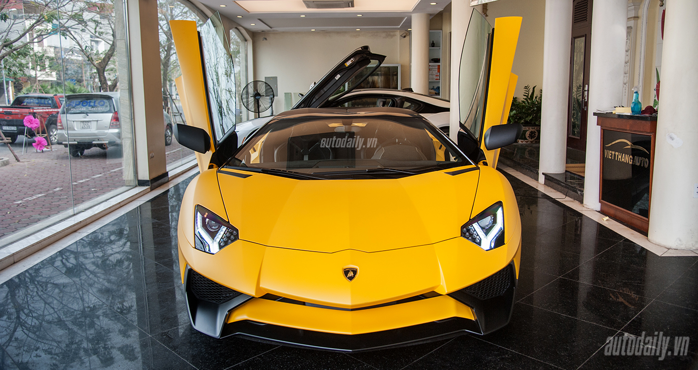 aventador-sv-roadster-1-5.jpg