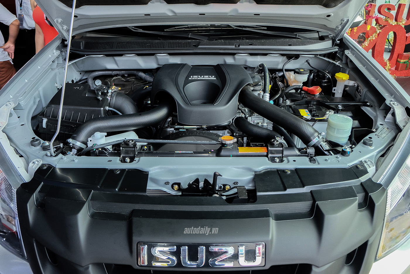 isuzu-d-max-type-z-2017-8.jpg