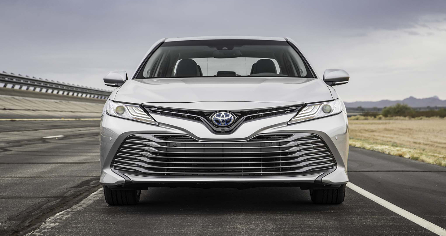2018-toyota-camry-hybrid-xle-front-end.jpg