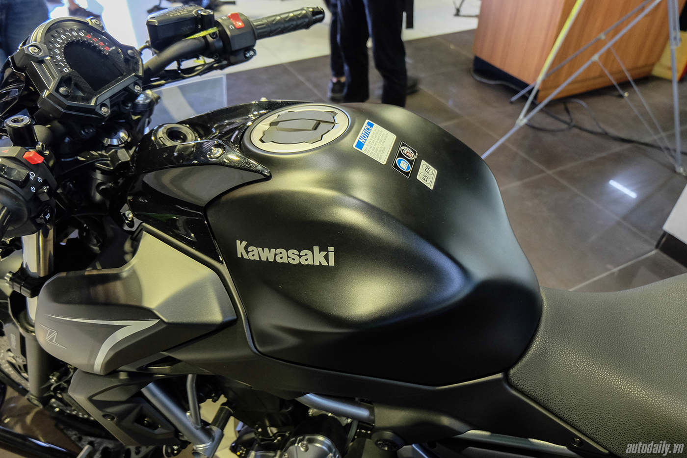 Xem thêm ảnh Kawasaki Z650 ABS 2017 kawasaki-z650-abs-2017-14.jpg