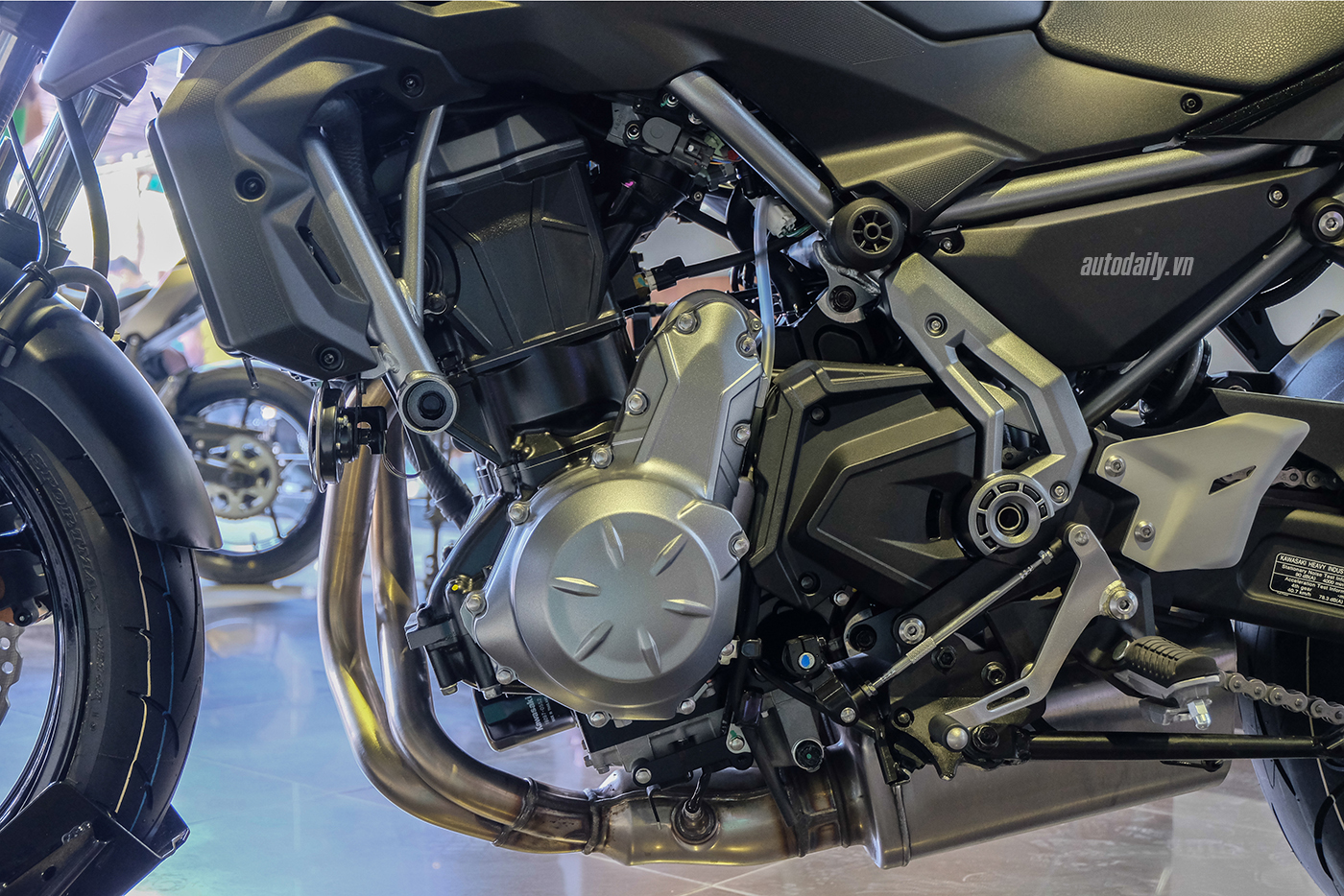 Xem thêm ảnh Kawasaki Z650 ABS 2017 kawasaki-z650-abs-2017-16.jpg