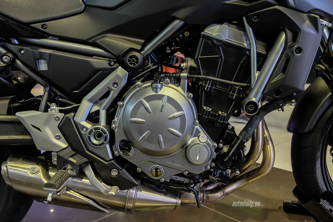 Xem thêm ảnh Kawasaki Z650 ABS 2017 kawasaki-z650-abs-2017-8.jpg