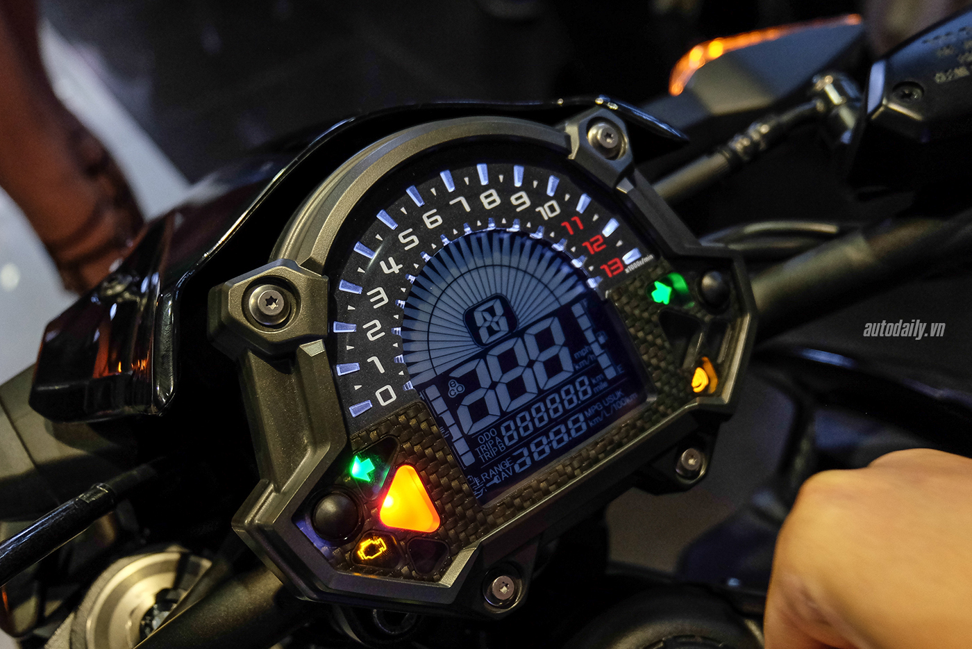 Kawasaki Z650 ABS và Z900 ABS 