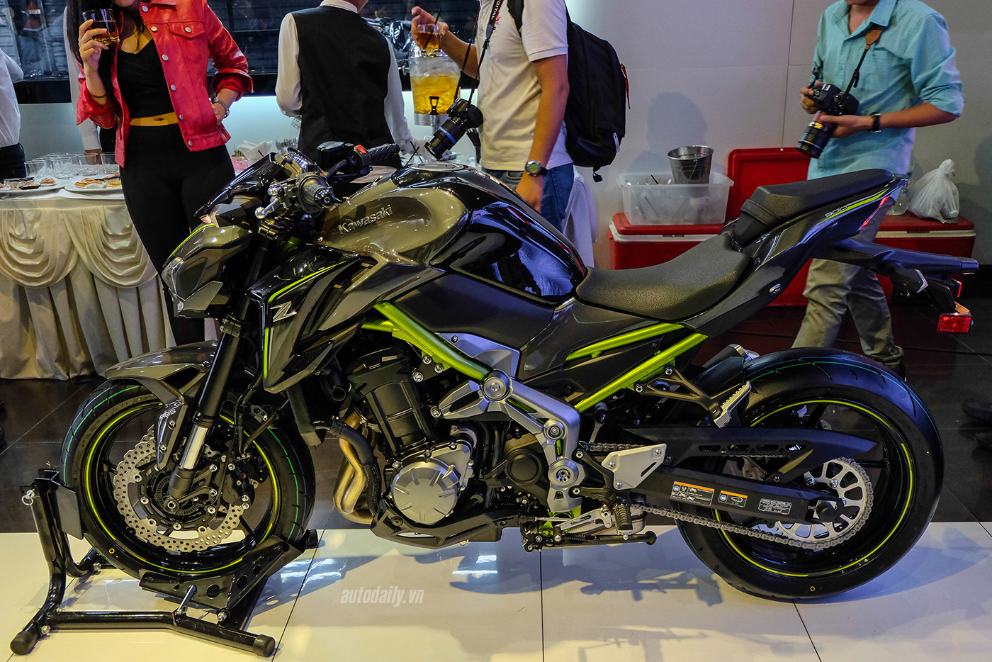 Kawasaki Z650 ABS và Z900 ABS 