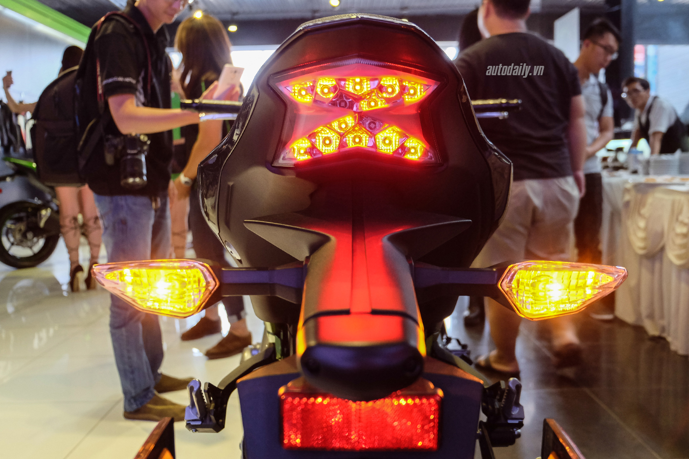 Kawasaki Z650 ABS và Z900 ABS 