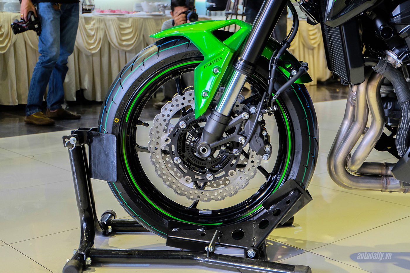 Xem thêm ảnh Kawasaki Z900 ABS 2017 kawasaki-z900-abs-2017-4.jpg