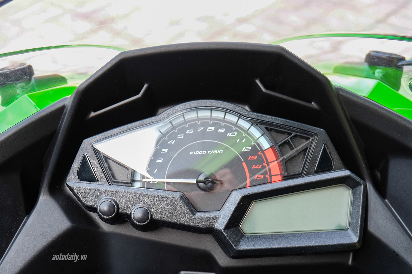 Xem thêm ảnh Kawasaki Ninja 300 ABS 2017 kawasaki-ninja-300-abs-2017-12.jpg