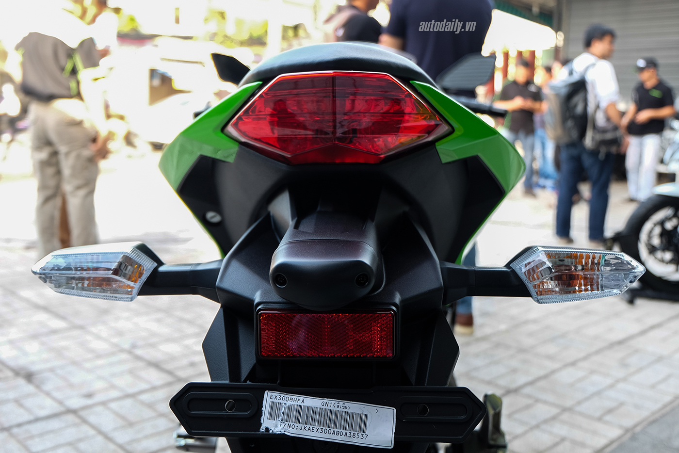 Xem thêm ảnh Kawasaki Ninja 300 ABS 2017 kawasaki-ninja-300-abs-2017-17.jpg