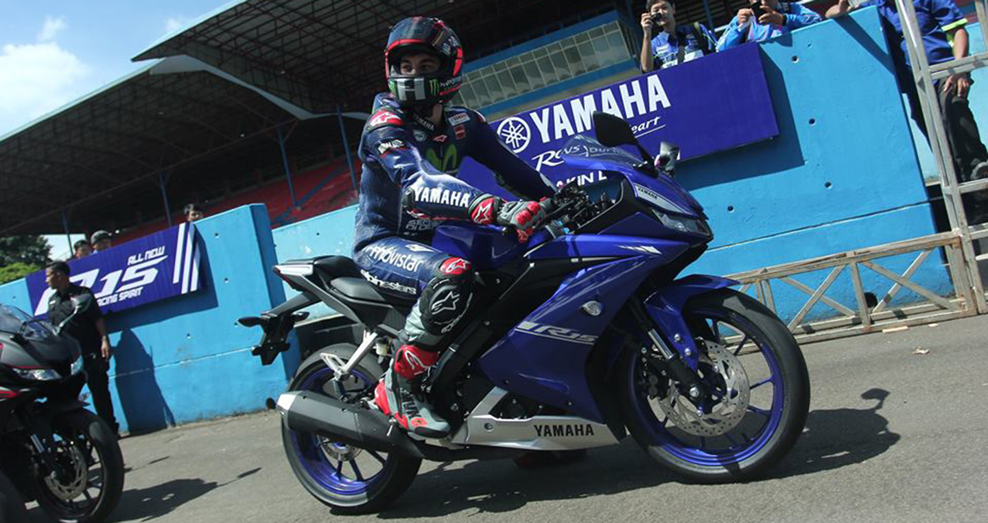 yamaha-r15-v30-racing-blue-side.jpg