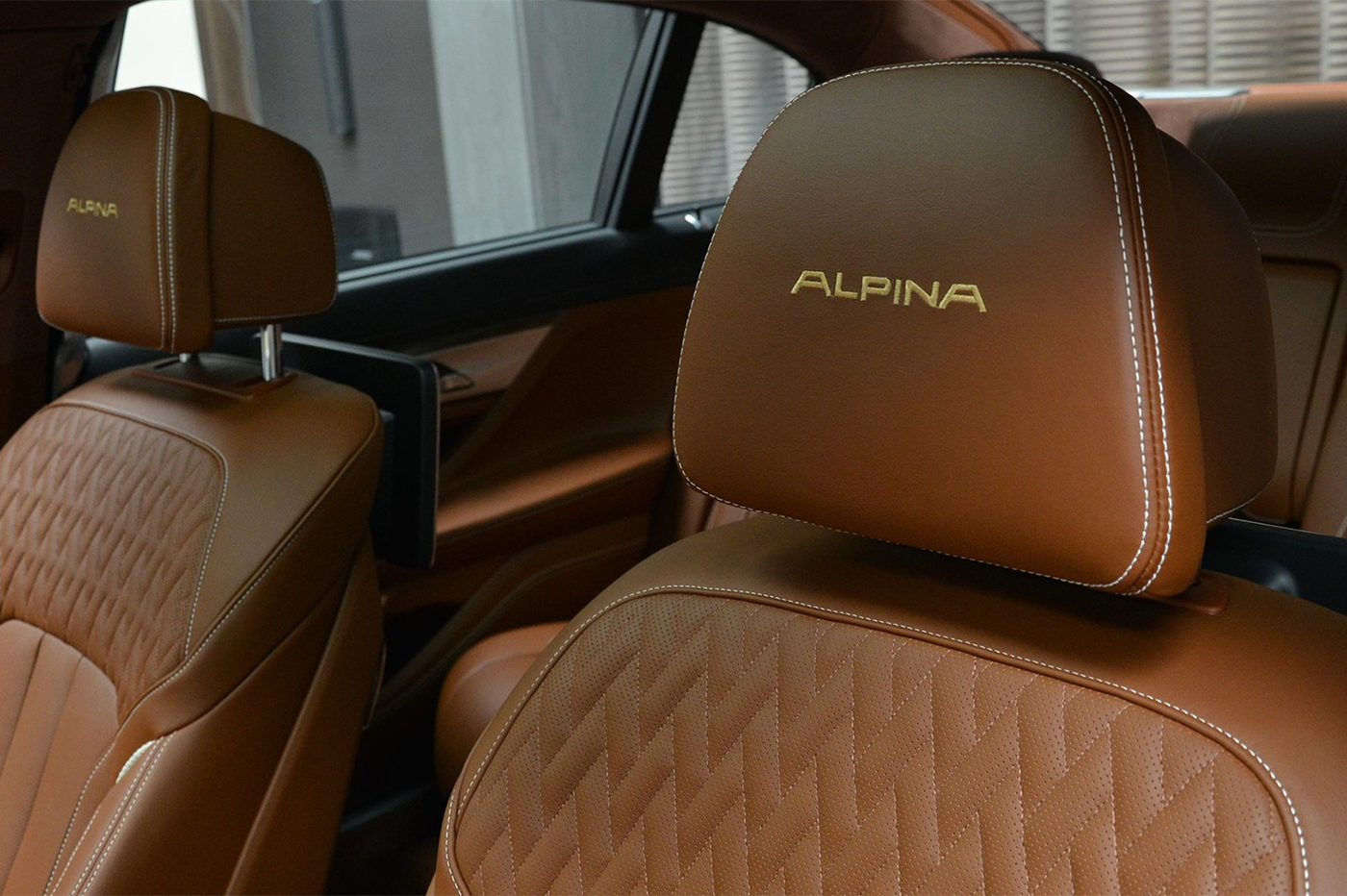 alpina-b7-bi-turbo-chestnut-brown-21.jpg