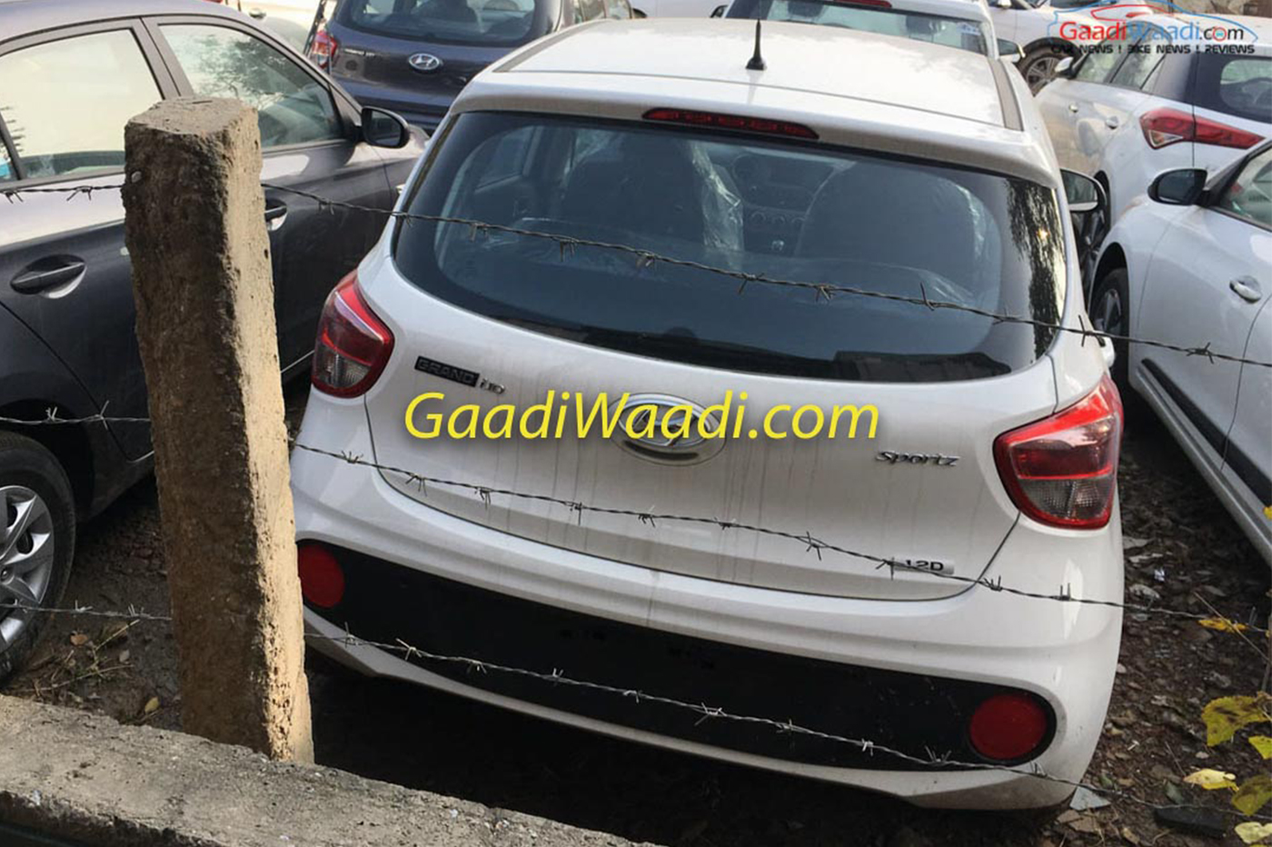 2017-hyundai-grand-i10-facelift-rear-spied-.jpg