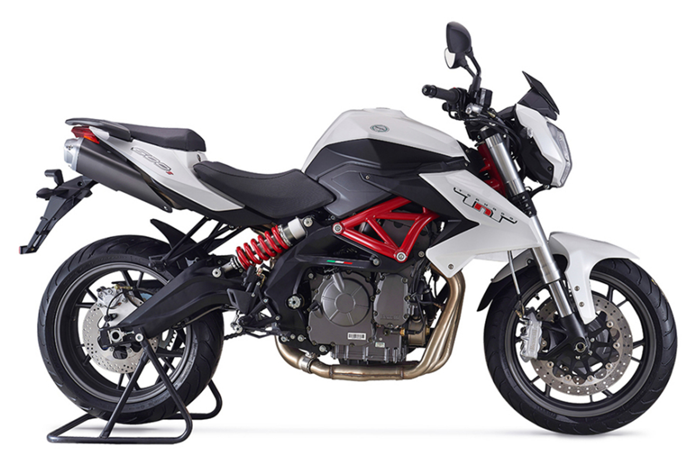 benelli-tnt600-2017-1.jpg