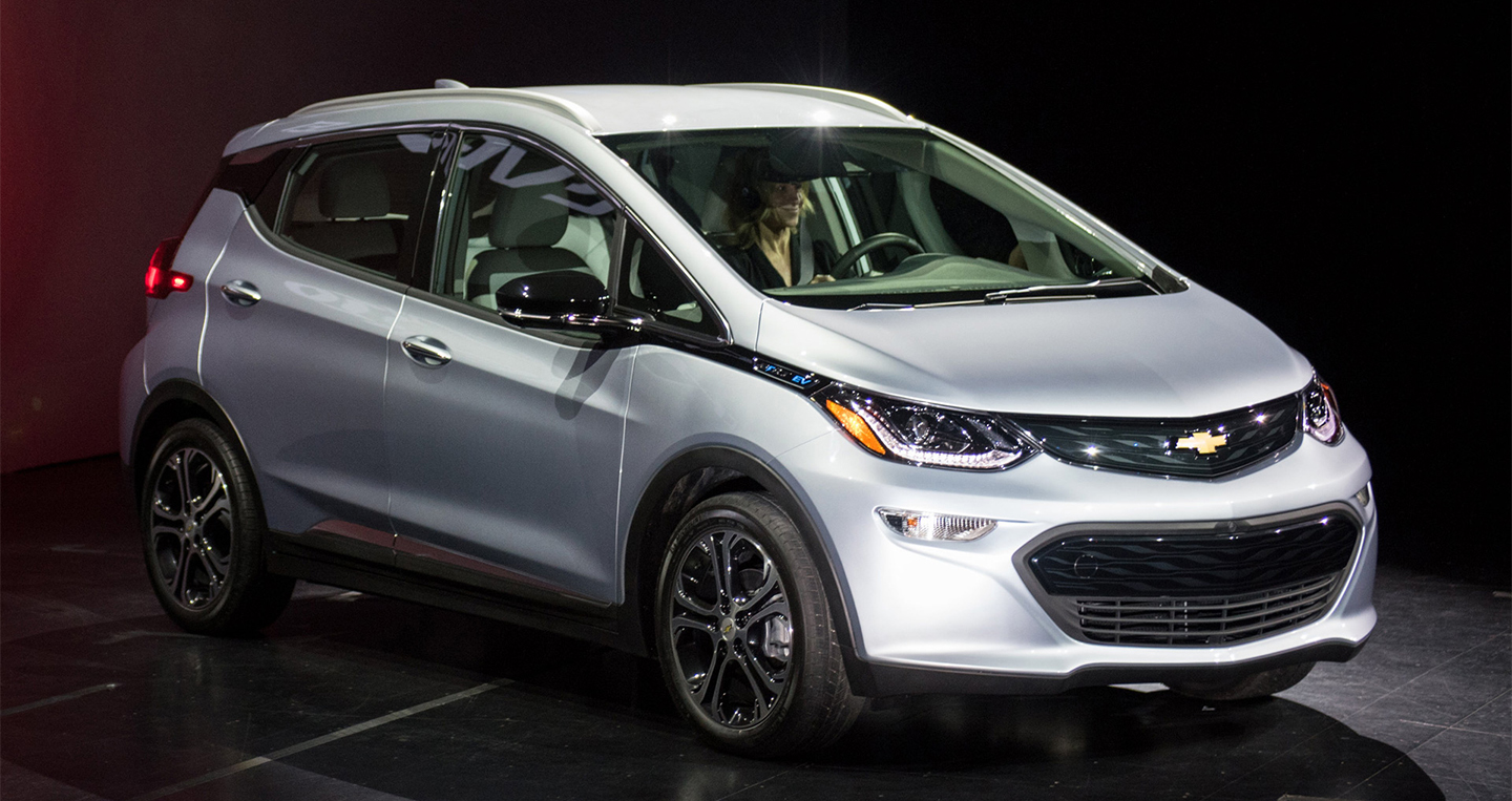 2017-chevrolet-bolt-ev-2016-consumer-electronics-show-100541575-h.jpg