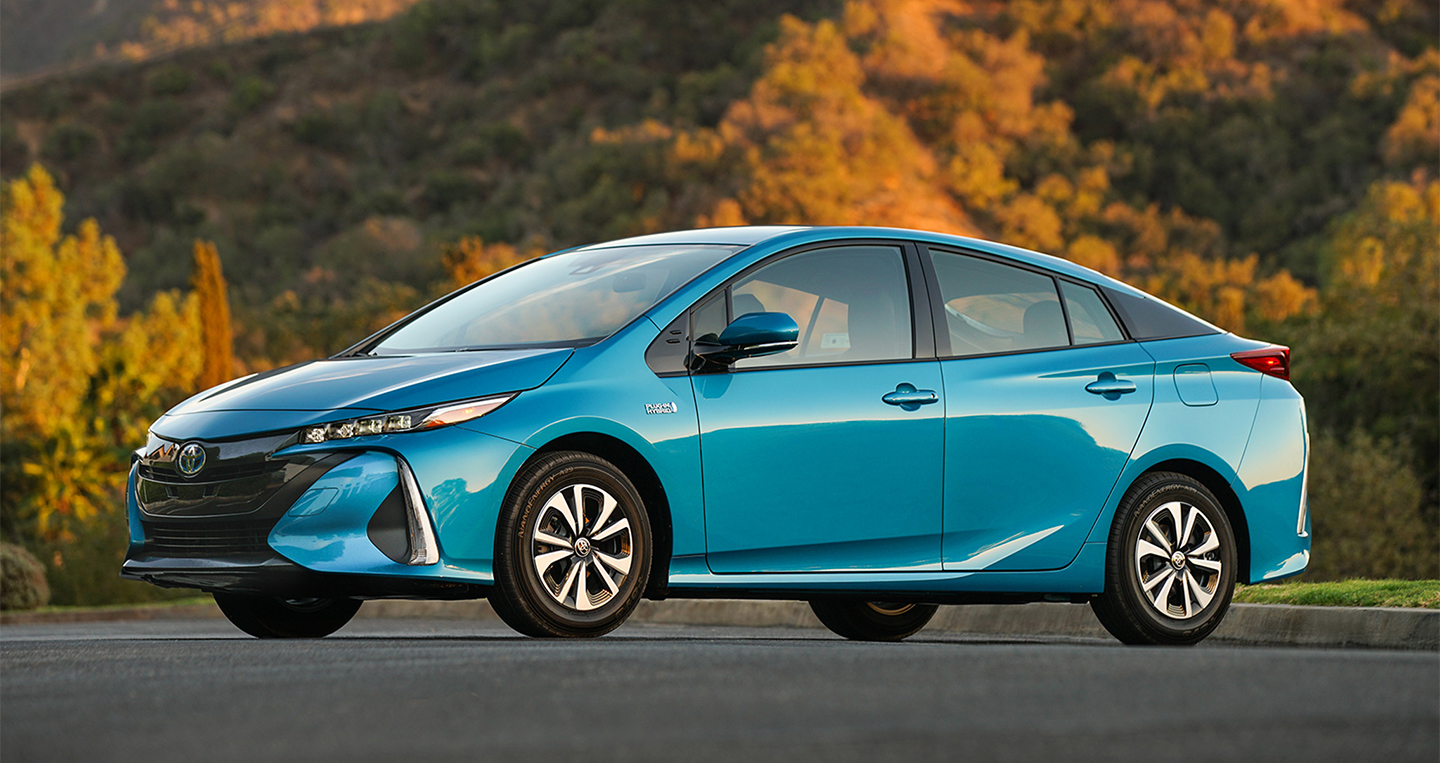 2017-toyota-prius-prime-premium-front-three-quarter-05.jpg