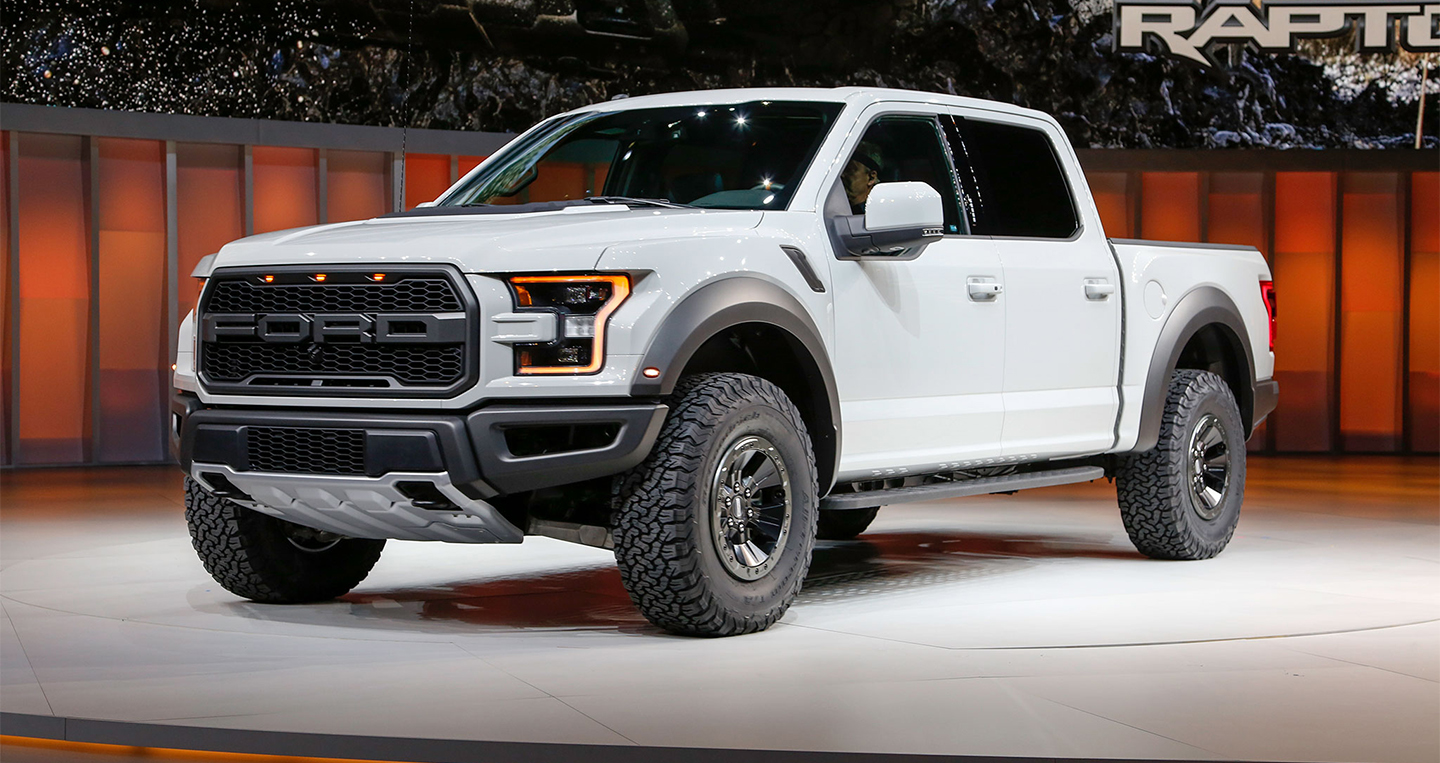 2017-ford-f-150-raptor-supercrew-front-three-quarter-02.jpg