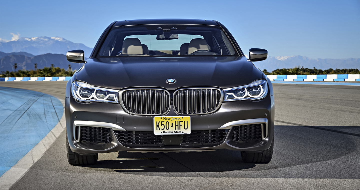 Ngắm chi tiết M760i xDrive – "siêu" sedan đắt nhất nhà BMW