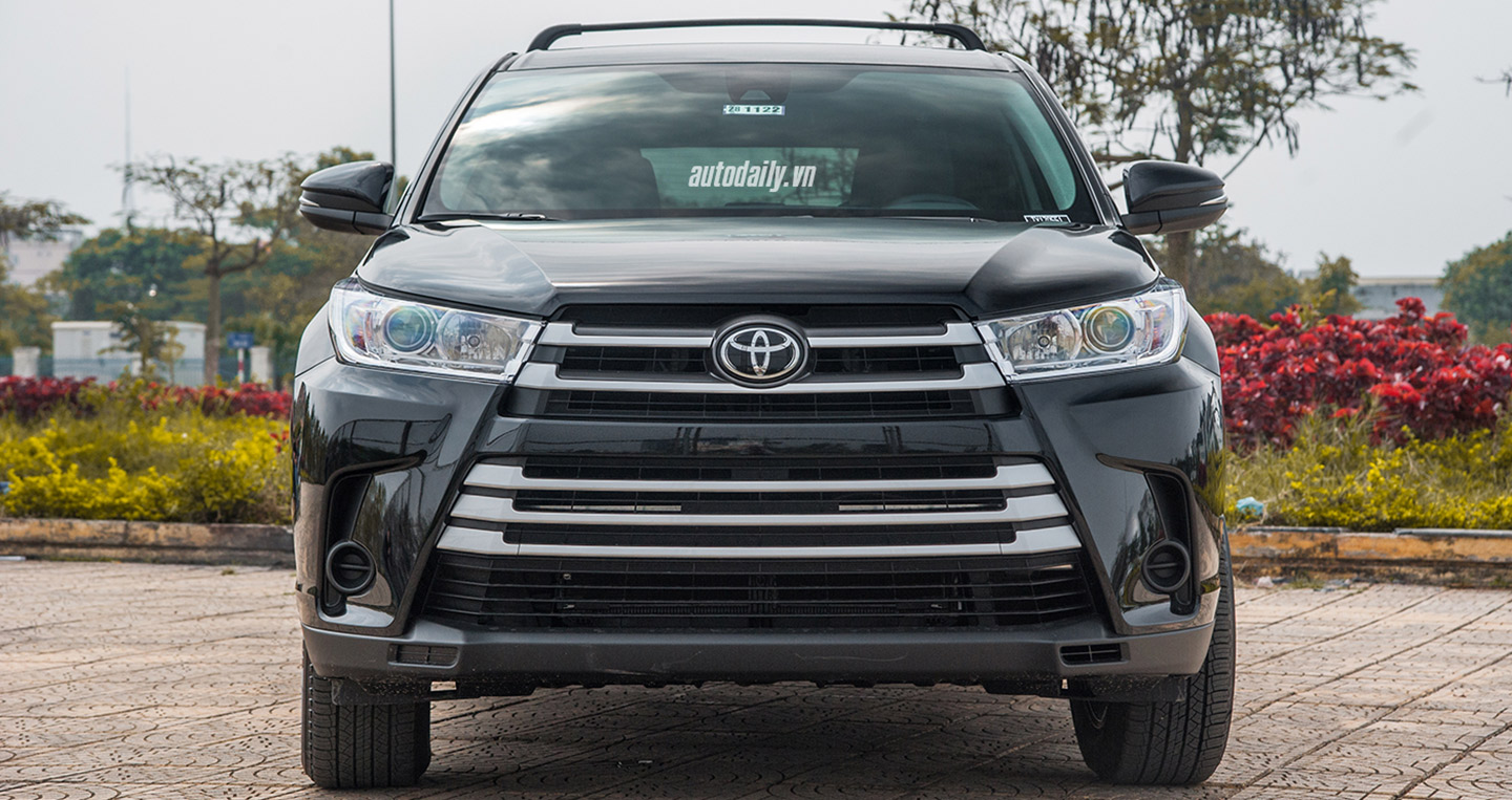 Video: Tìm hiểu nhanh Toyota Highlander LE 2017 nhập Mỹ giá hơn 2 tỷ đồng
