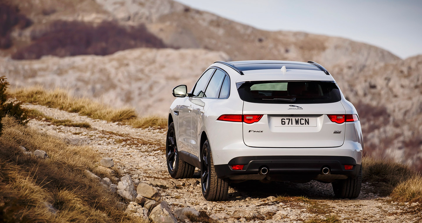 jaguar-f-pace-duoi-xe.jpg