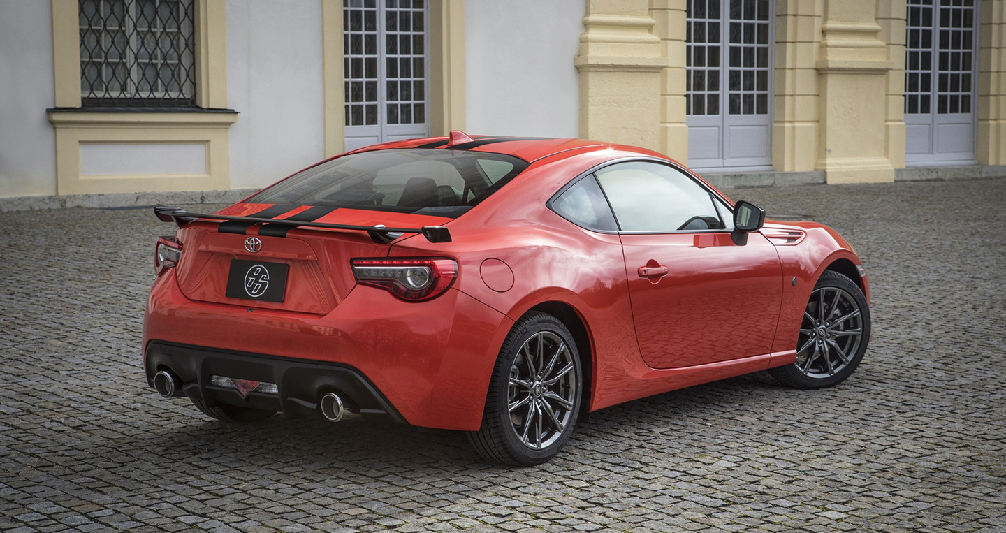 2017-toyota-86-860-special-edition-2.jpg