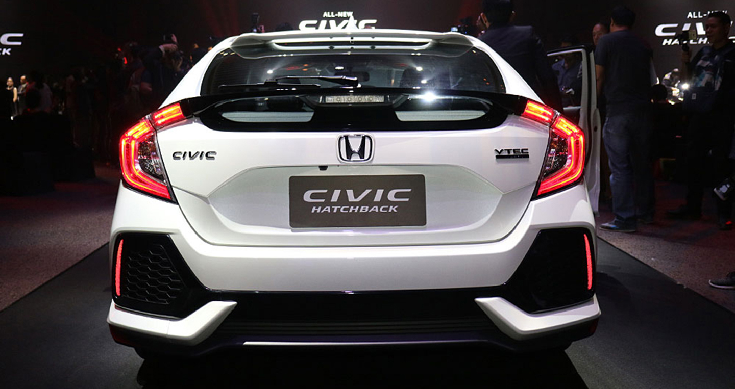 Chi tiết Honda Civic Hatchback 2017 vừa ra mắt tại Thái Lan
