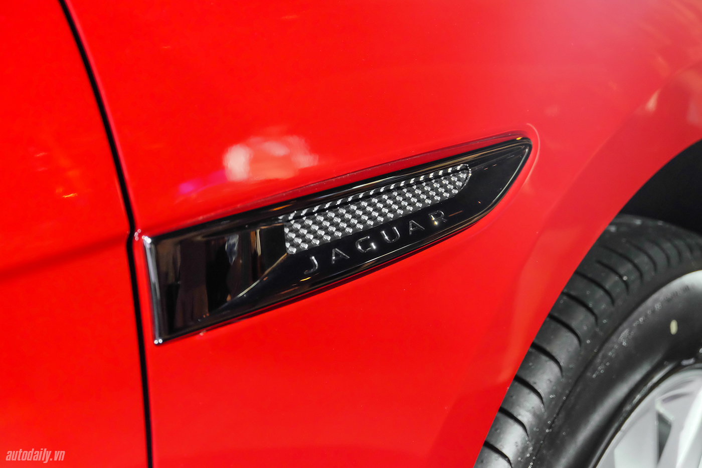 Xem thêm ảnh mẫu SUV hạng sang Jaguar F-PACE tại Việt Nam jaguar-f-pace-suv-13.jpg