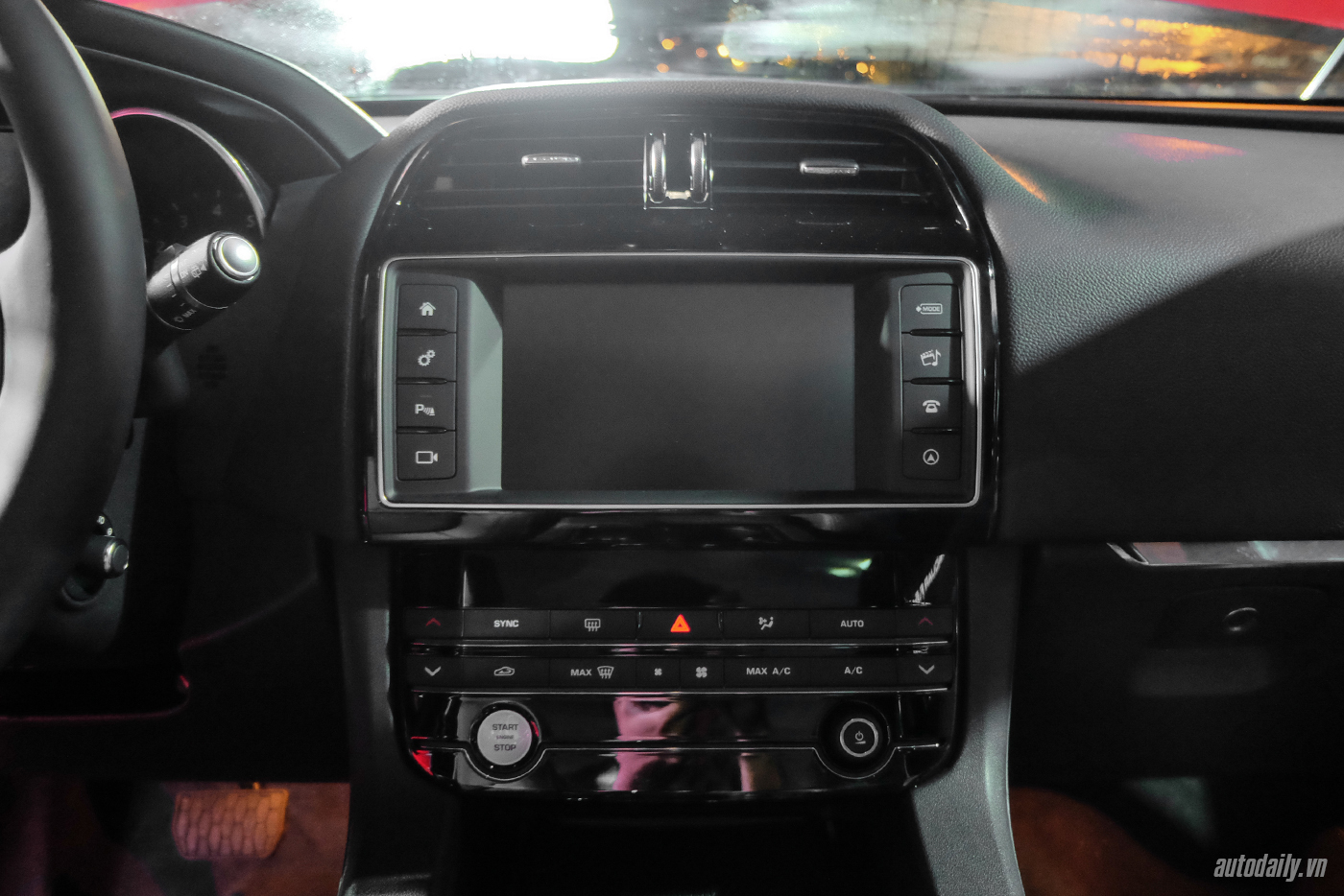 Xem thêm ảnh mẫu SUV hạng sang Jaguar F-PACE tại Việt Nam jaguar-f-pace-suv-2.jpg