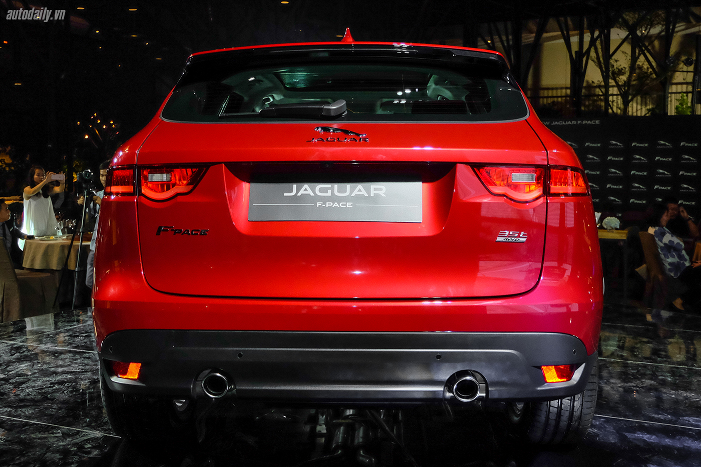 Xem thêm ảnh mẫu SUV hạng sang Jaguar F-PACE tại Việt Nam jaguar-f-pace-suv-20.jpg