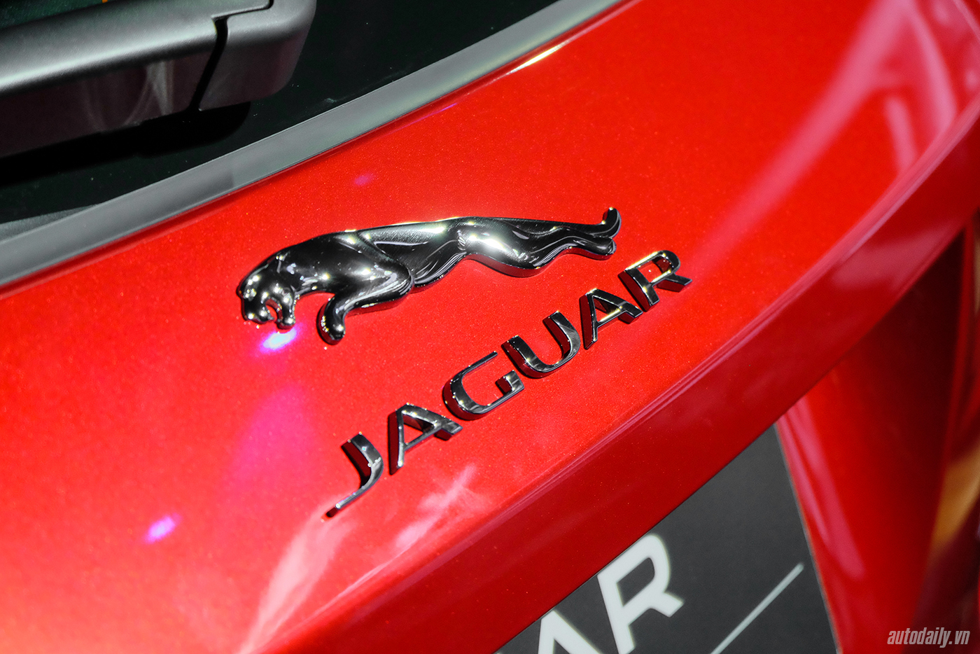 Xem thêm ảnh mẫu SUV hạng sang Jaguar F-PACE tại Việt Nam jaguar-f-pace-suv-23.jpg