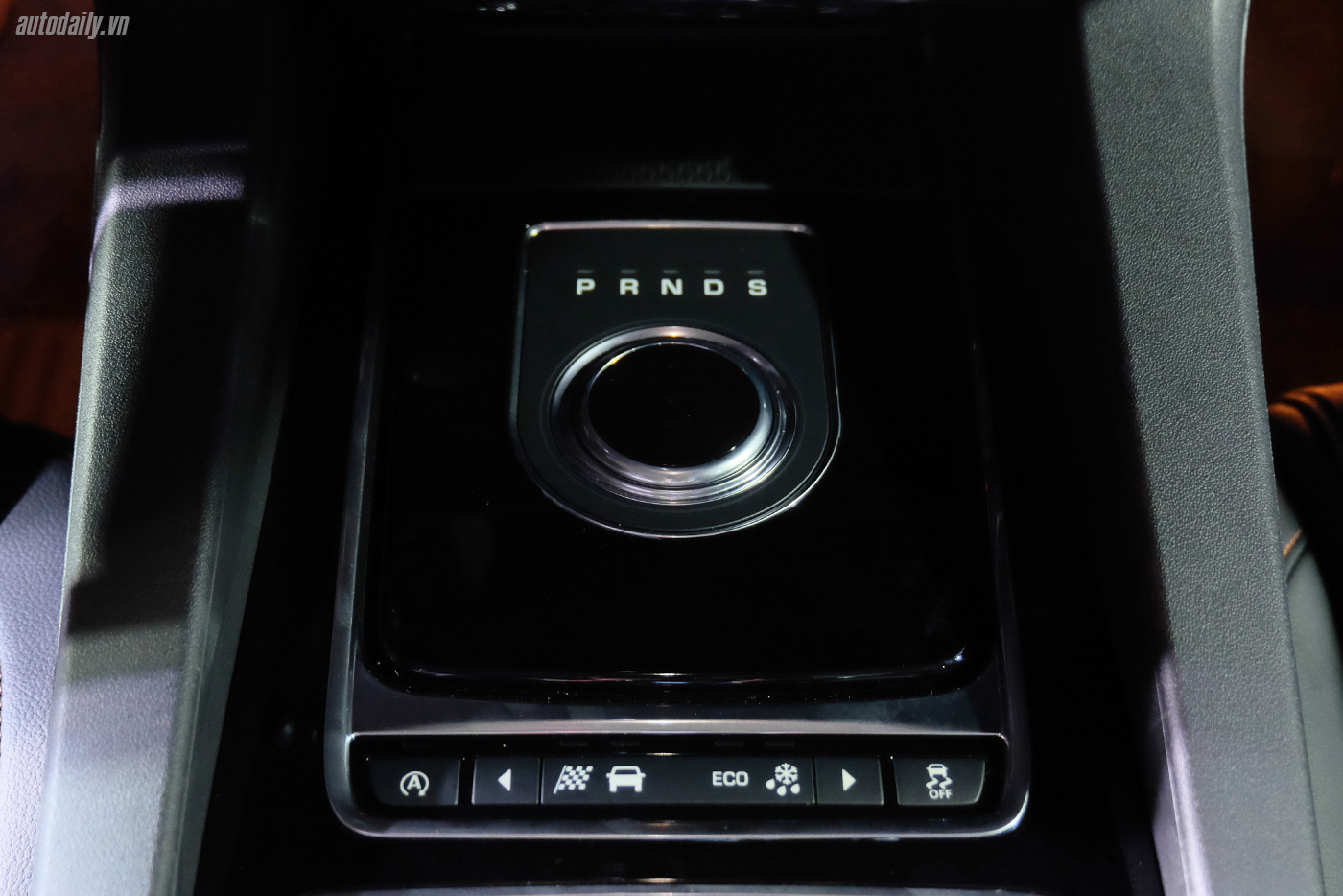 Xem thêm ảnh mẫu SUV hạng sang Jaguar F-PACE tại Việt Nam jaguar-f-pace-suv-3.jpg