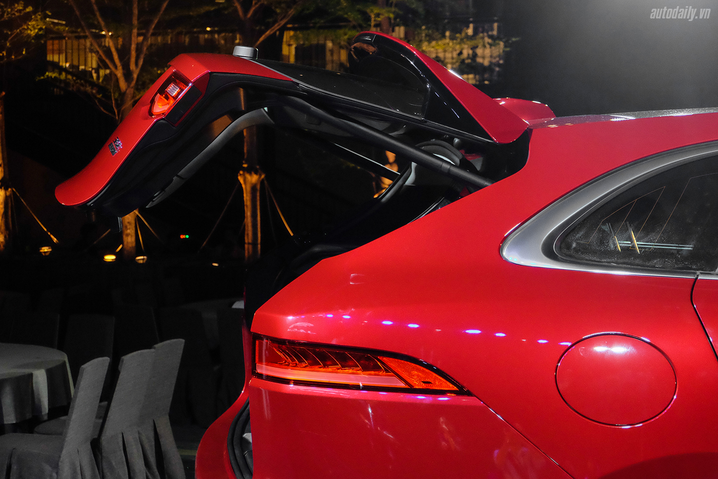 Xem thêm ảnh mẫu SUV hạng sang Jaguar F-PACE tại Việt Nam jaguar-f-pace-suv-31.jpg