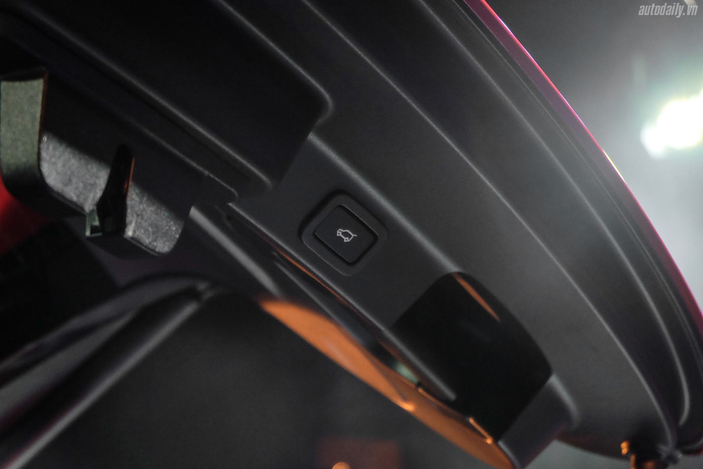 Xem thêm ảnh mẫu SUV hạng sang Jaguar F-PACE tại Việt Nam jaguar-f-pace-suv-32.jpg