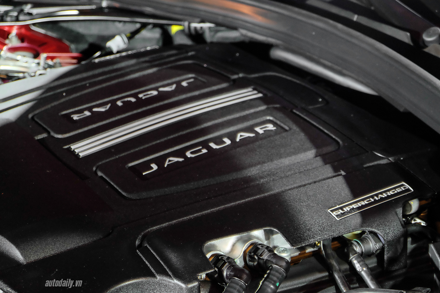 Xem thêm ảnh mẫu SUV hạng sang Jaguar F-PACE tại Việt Nam jaguar-f-pace-suv-34.jpg