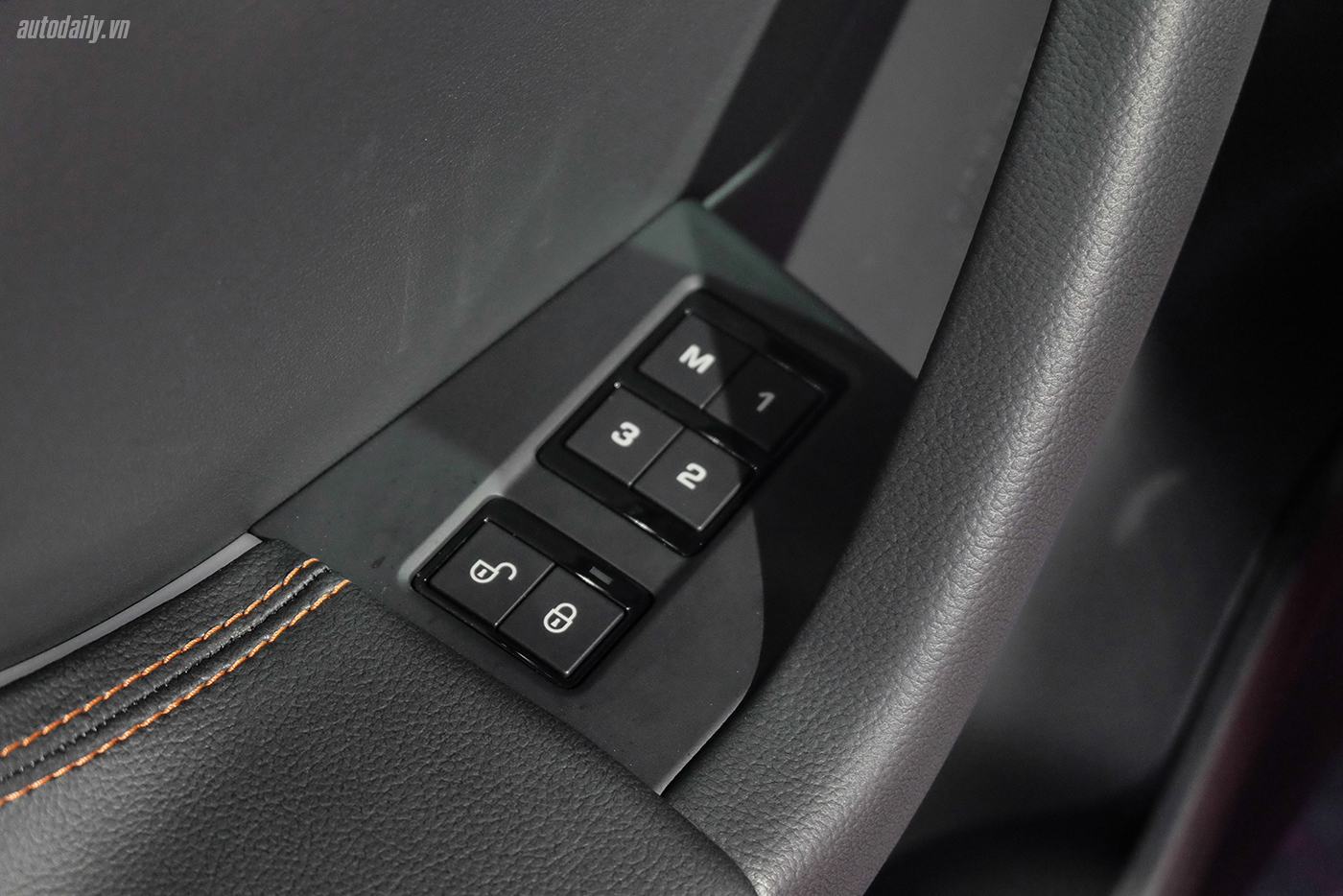 Xem thêm ảnh mẫu SUV hạng sang Jaguar F-PACE tại Việt Nam jaguar-f-pace-suv-38.jpg