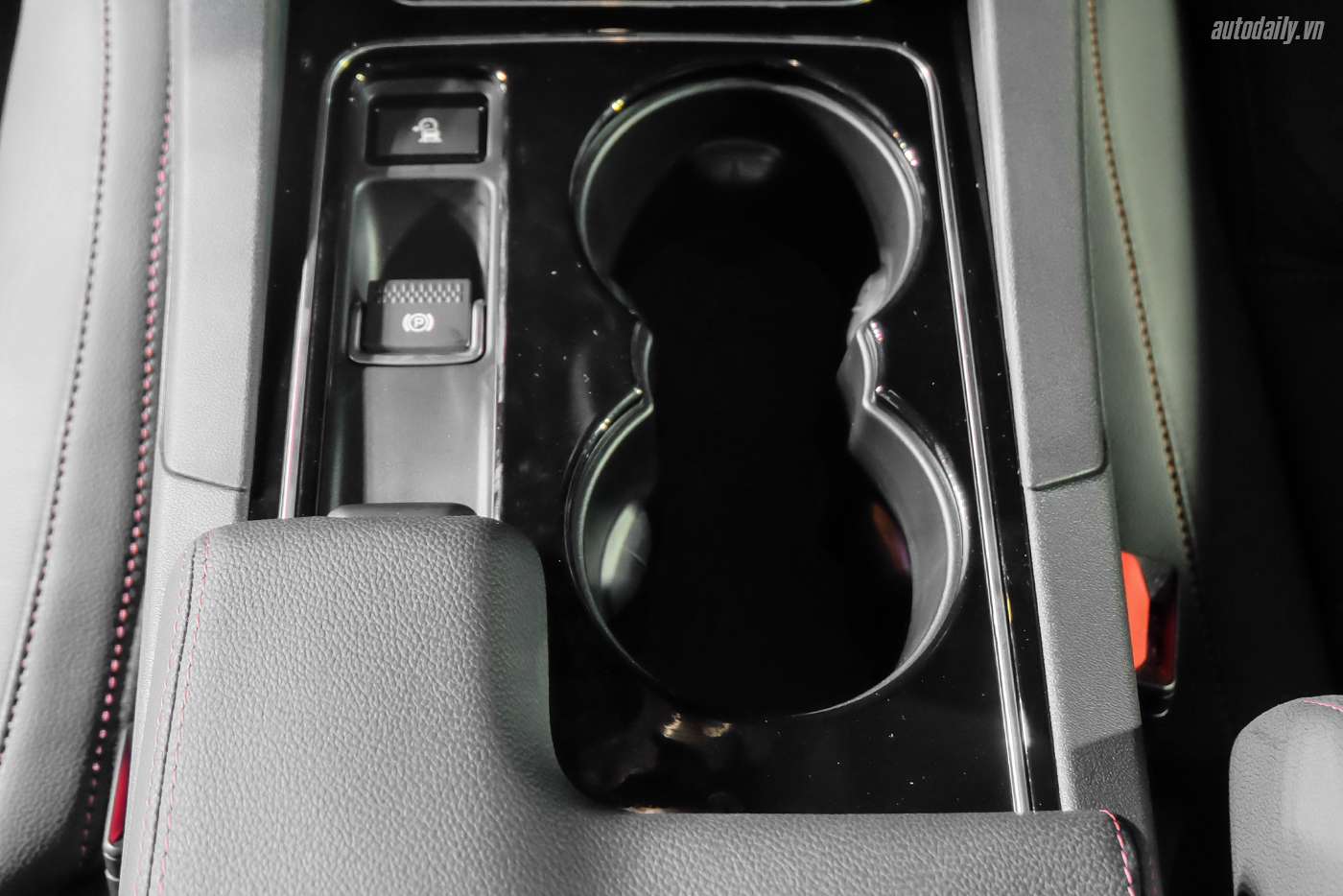 Xem thêm ảnh mẫu SUV hạng sang Jaguar F-PACE tại Việt Nam jaguar-f-pace-suv-4.jpg